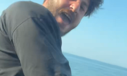 Yalova Çınarcık’ta trafikte nedeni bilinmeyen saldırı! Aracın camına defalarca vurdu