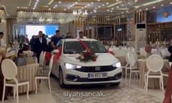 Esenyurt’ta düğün salonuna arabayla girdiler! Gelin ve damattan farklı giriş