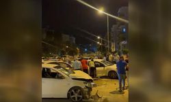 Ankara'da korkutan zincirleme kaza! Kontrolden çıkan otomobil park halindeki araçlara daldı