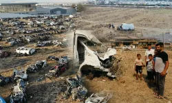 Yüzlerce enkaz, yüzlerce hikaye… Deprem araç mezarlığından geriye bir tek o kaldı