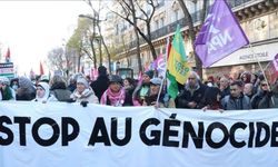 Paris’te Filistin’e destek yürüyüşü düzenlendi