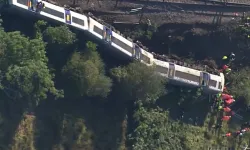 İngiltere’de yolcu treni raydan çıktı: 2’si ağır 20 kişi yaralandı