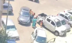 “Yol vermedin” kavgası büyüdü: Kadın sürücüler birbirine saldırdı