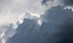 Endonezya yangınlarla mücadelede gökyüzüne yöneldi