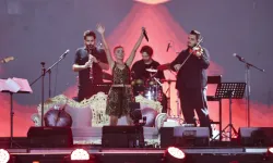Semicenk ve Yıldız Tilbe İstanbul'da sahne aldı: Yeni şarkıları mes etti