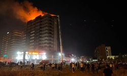 Diyarbakır Kayapınar’da plazada çıkan yangın korkuttu