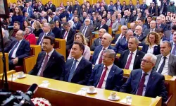 Yeni Yol Partisi'nde sandalye hareketliliği: Kritik istifa ve katılım