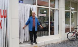12 yaşında başladı, 72’sinde hâlâ makas sallıyor!