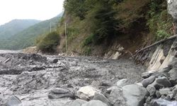 Gebele’de şiddetli sel: Laza yolu kullanılamaz hale geldi!