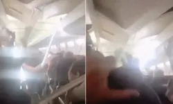 Uçakta korku dolu anlar! Lastik patladı, tavan panelleri çöktü