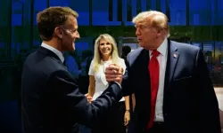 Trump ve Macron'dan dünyayı şaşırtan poz