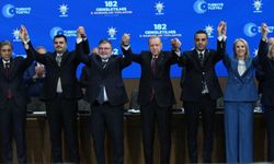 9 belediye başkanı daha AK Parti'ye katıldı: Cumhurbaşkanı Erdoğan rozetlerini taktı