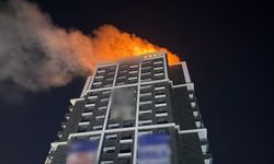 Ankara'da iş merkezinin çatısında yangın!