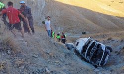 Elazığ'da uçuruma devrilen minibüste can pazarı! 5'i ağır 13 yaralı