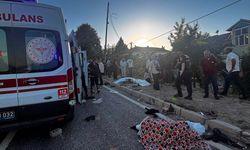 Düzce'de feci kaza! Fındık işçilerini taşıyan araç tırla çarpıştı: 4 ölü, 8 yaralı