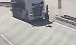 Tankerin çarptığı yaya hayatını kaybetti! Mersin'deki feci kaza kameraya yansıdı