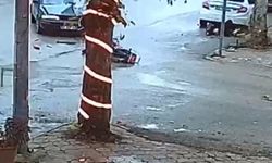 Adana'da feci kaza kamerada! Otomobil ile genç motosikletli çarpıştı