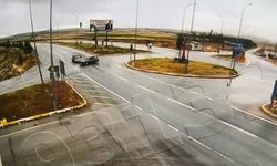 Kütahya'da 2 kişinin hayatını kaybettiği feci kaza kamerada! İki otomobil çarpıştı