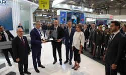 Aliyev Baykar standına gitti, Kasırga sürpriziyle karşılaştı
