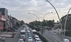 Başkentte ilk gün şoku! Okullar açıldı, Ankara’da trafik adeta kilitlendi