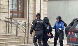 Annesiyle tartıştı, İETT durağını taşladı! O anlar kamerada