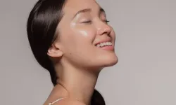 Makyajda bu hata cildi yağlı gösteriyor! Doğrusu buymuş