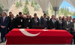 Eski CHP Milletvekili Mehmet Cevdet Selvi son yolculuğuna uğurlandı! Özgür Özel tabutu omuzladı