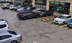 Cip park halindeki araca çarptı, iki araç kafeye girdi