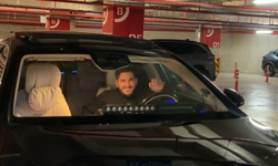 Çakarlı araçla otoparkta video çekti: “Selam kızlar, asayiş…”