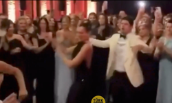 Dua Lipa'dan çiftetelli şov: Geleneksel Arnavut dansıyla geceye damga vurdu!