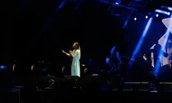 Gölbaşı’nda gece böyle geçti! Merve Özbey sahneye çıktı, şölen alanı coştu