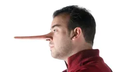 Gözlerini kaçırıyorsa yalan mı söylüyor?