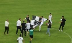 Sahaya bayrak diken Altaylı futbolcuya ceza!
