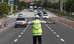Cam yüklü tır virajda devrildi! Yol 3 saat kapandı