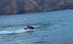 Elazığ’da balık tutarken neye uğradığını şaşırdı! Jet ski oltaların üzerinde defalarca tur attı