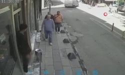 Bayrampaşa’da feci kaza! Otomobil kaldırımdaki yayalara çarptı: 2'si ağır 5 yaralı