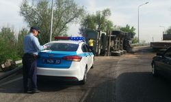 Kazakistan’da sollama faciası: Kamyonet şarampole yuvarlandı