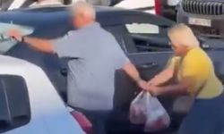 Aracını yolun ortasına bırakıp pazara gitti! Trafiği felç etti