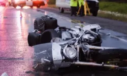 Motosiklet bariyere çarptı! 2 kişi hayatını kaybetti