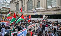 Netanyahu New York’ta protesto edildi: Binlerce kişi Filistin için yürüdü