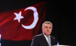 Bakan Osman Aşkın Bak'tan milli yüzücülere tebrik mesajı