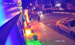 Otomobil ve 2 motosiklet çarpıştı: Kaza kamerada