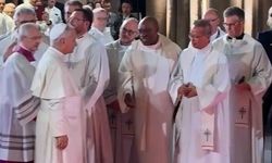 Papa Leo, siyahi rahibi görmezden geldi