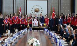 Cumhurbaşkanı Erdoğan, Avrupa şampiyonu olan Filenin Sultanları'nı kabul etti!