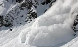 Rusya’da dağ faciası! Çığ dağcıların üzerine düştü
