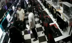 İnternet kafede çocukların bıçaklı kavgası kamerada! 1 çocuk yaralandı