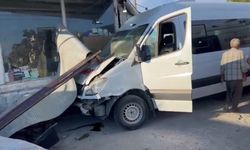Şanlıurfa’da işçi servisi dükkana daldı: 10 kişi yaralandı