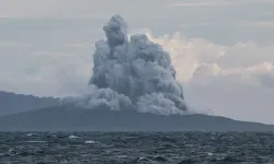 Anak Krakatau durmuyor: 7 havalimanı kapatıldı!