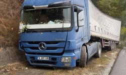 Bursa'da şeker yüklü TIR kanala uçtu! Şekerler yola saçıldı