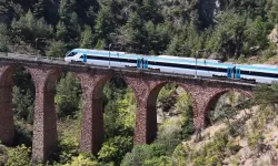 Türkiye'nin ilk milli hızlı treninde tarihi eşik! Saatte 250 kilometre hıza ulaştı